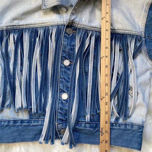 BLANKNYC Bonnaroo Blue Denim Two Tone Fringe Western Jean Jacket Size S - Picture 14 of 16